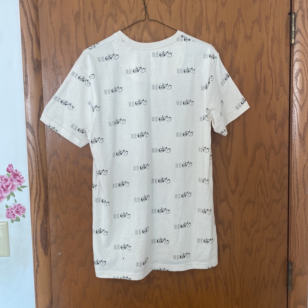 T-SHIRT, NEW WITH TAGS, SMALL - Picture 4 of 7